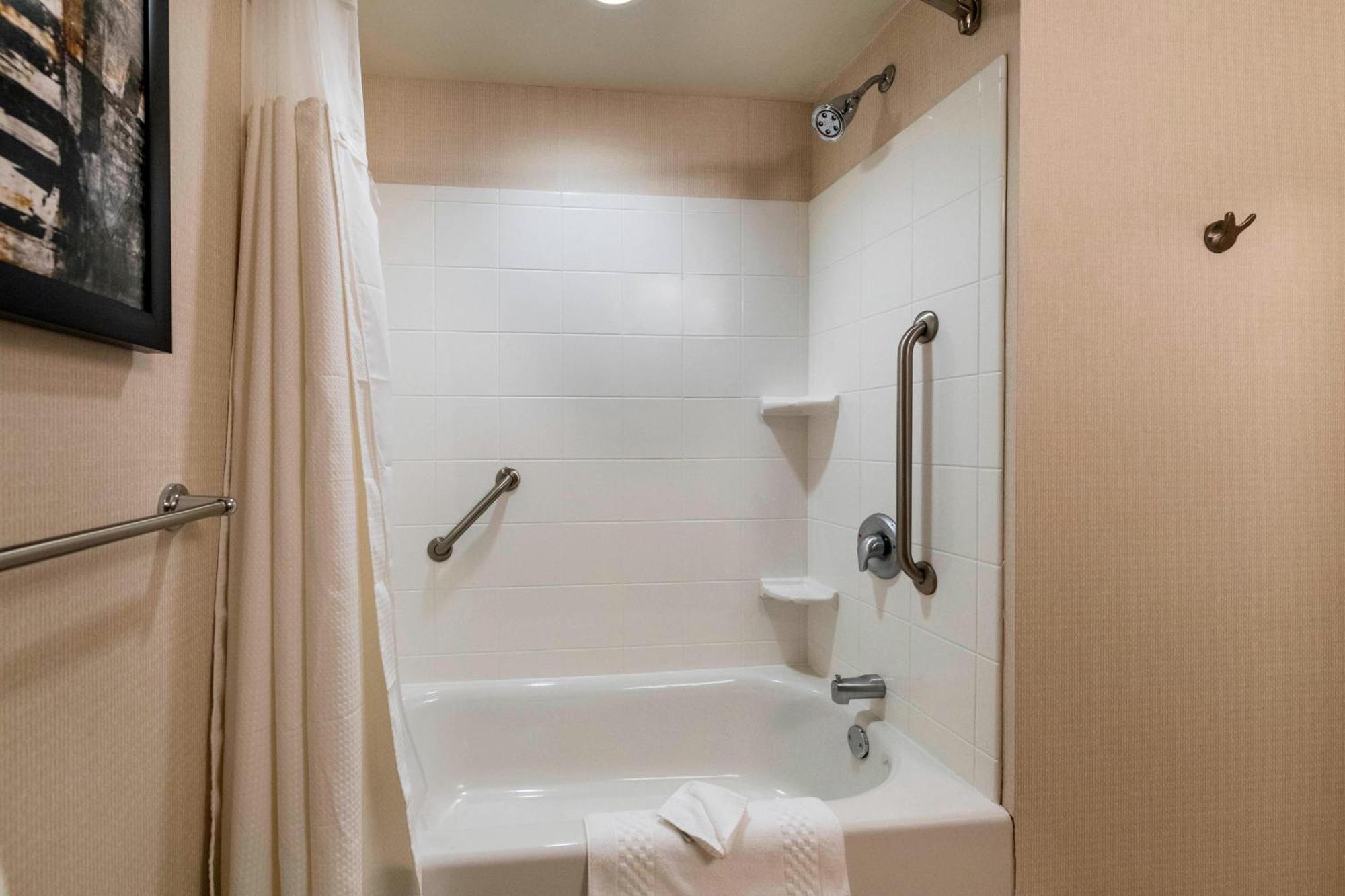 Courtyard By Marriott Atlanta Buford Mall Of Georgia Exteriör bild
