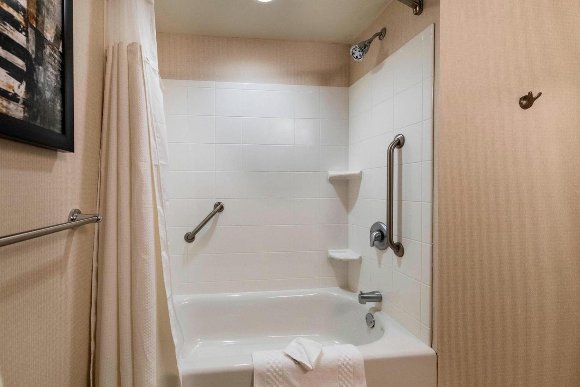 Courtyard By Marriott Atlanta Buford Mall Of Georgia Exteriör bild